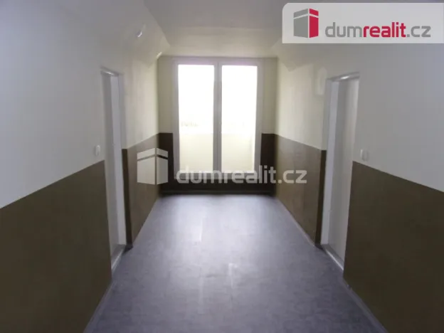 Pronájem bytu 2+1, Karlovy Vary, Charkovská, 48 m2