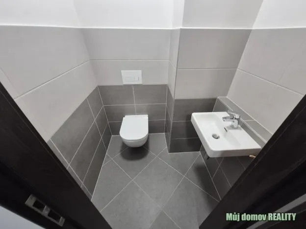 Pronájem bytu 4+kk, Praha - Prosek, Čakovická, 83 m2