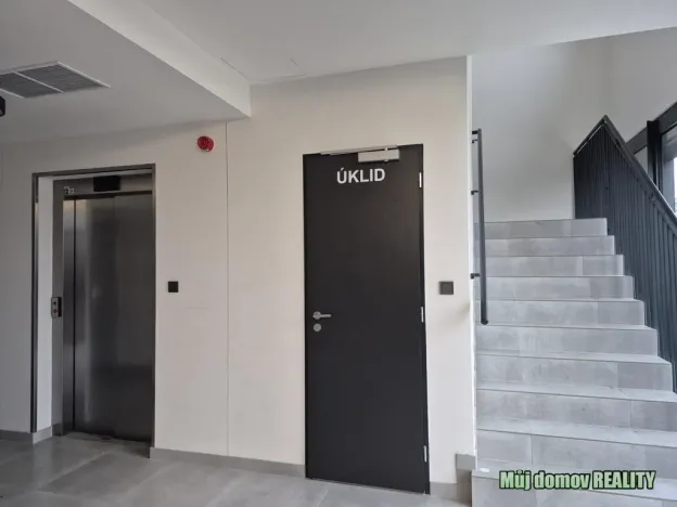 Pronájem bytu 4+kk, Praha - Prosek, Čakovická, 83 m2