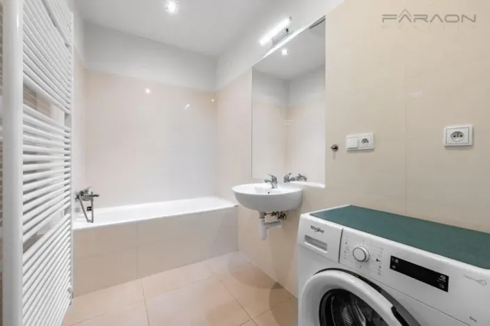 Pronájem bytu 1+kk, Praha - Vršovice, 28. pluku, 37 m2