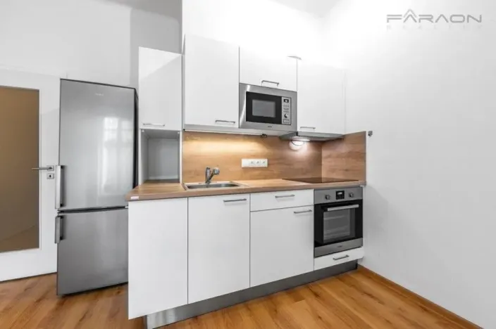 Pronájem bytu 1+kk, Praha - Vršovice, 28. pluku, 37 m2