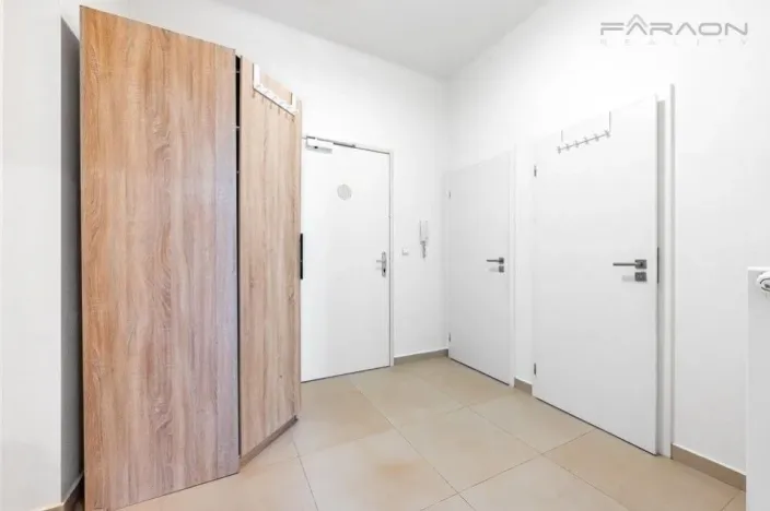 Pronájem bytu 1+kk, Praha - Vršovice, 28. pluku, 37 m2