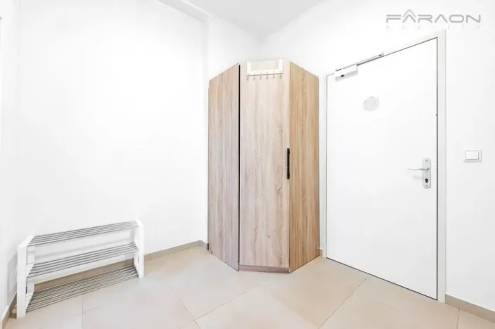 Pronájem bytu 1+kk, Praha - Vršovice, 28. pluku, 37 m2