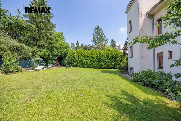 Prodej vily, Praha - Dejvice, U dejvického rybníčku, 400 m2