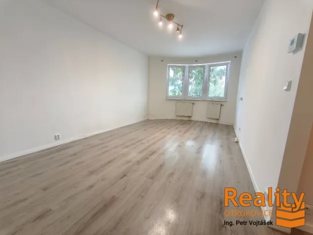 Pronájem bytu 2+1, Otrokovice, Školní, 56 m2