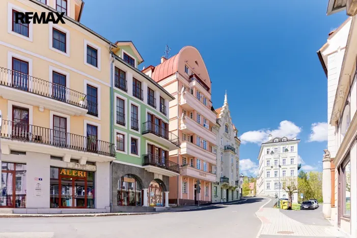 Pronájem garážového stání, Karlovy Vary, Zámecký vrch, 21 m2