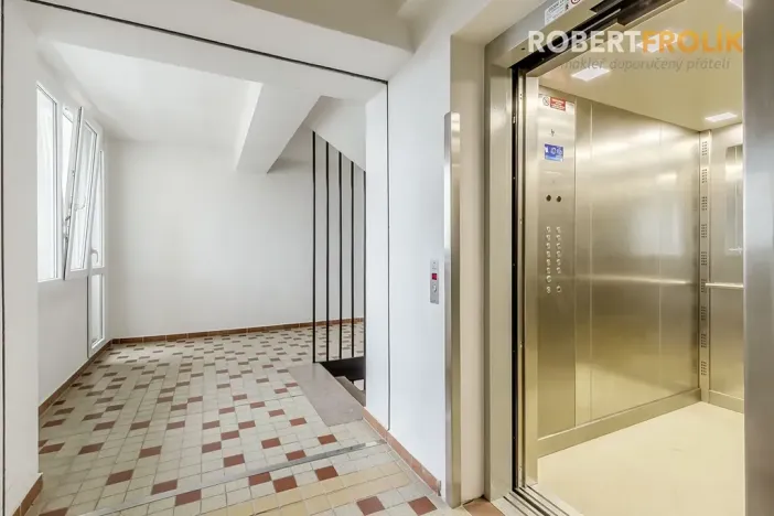 Prodej bytu 1+kk, Praha - Vokovice, Evropská, 24 m2