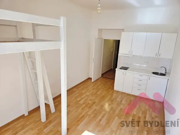 Pronájem bytu 1+kk, Praha - Vršovice, Kodaňská, 27 m2