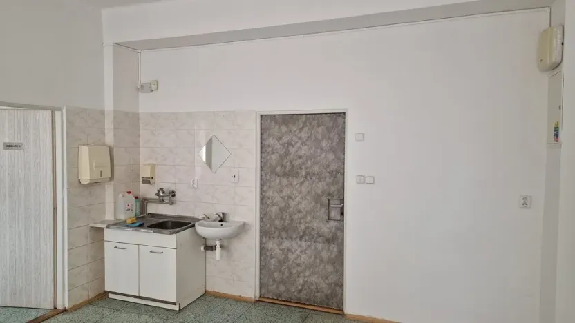 Pronájem ordinace, Karlovy Vary, Kpt. Jaroše, 79 m2