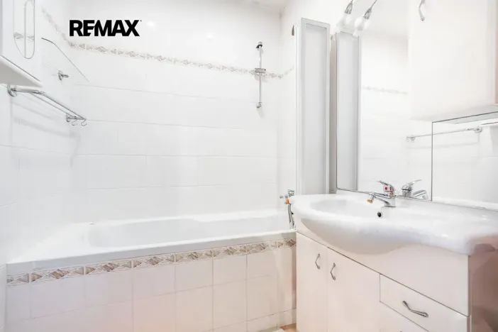 Prodej bytu 4+1, Praha - Hlubočepy, Renoirova, 90 m2