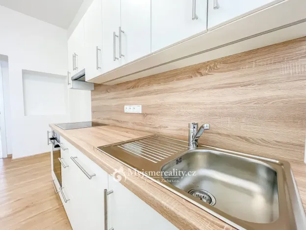 Pronájem bytu 1+1, Znojmo, Mariánské náměstí, 36 m2