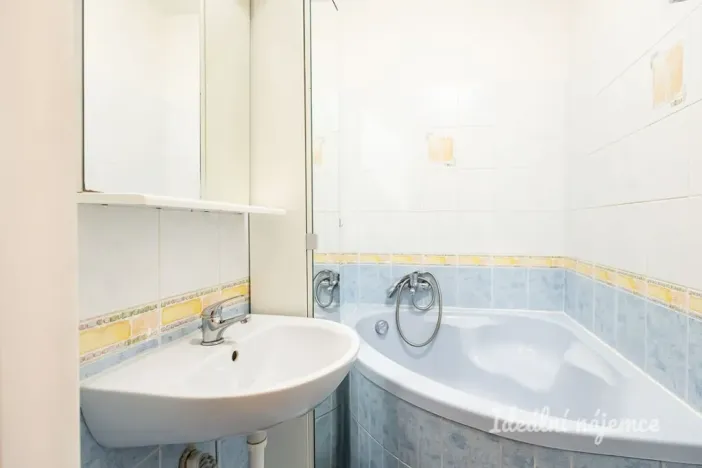 Pronájem bytu 2+kk, Praha, Kišiněvská, 48 m2