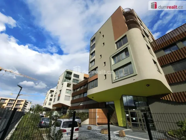 Pronájem garáže, Praha - Radlice, U Komína, 8772 m2