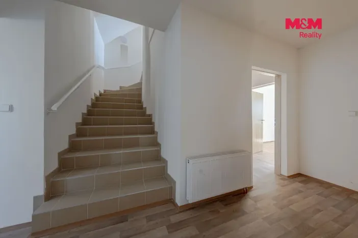 Pronájem rodinného domu, Vrátno, 302 m2