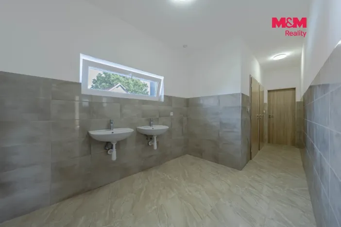 Pronájem rodinného domu, Vrátno, 302 m2