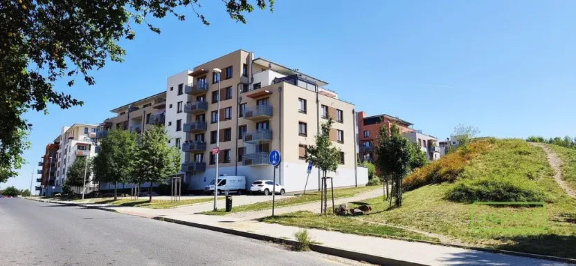 Prodej garážového stání, Praha, 14 m2