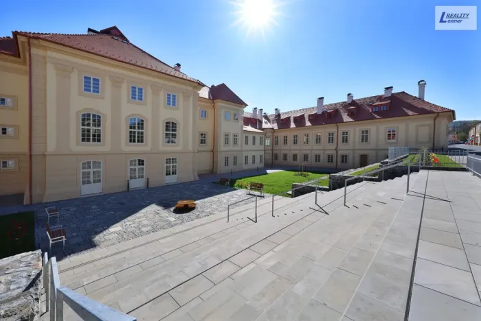 Pronájem bytu 1+kk, Jince, Slavíkova, 27 m2