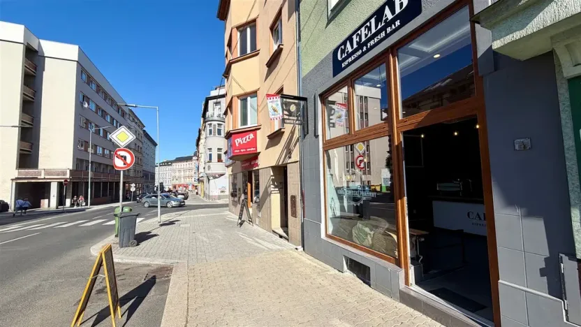 Pronájem obchodního prostoru, Cheb, Májová, 35 m2