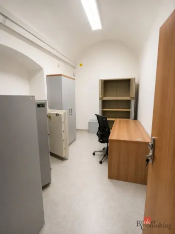 Pronájem kanceláře, Rokycany - Střed, Masarykovo náměstí, 180 m2