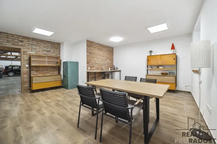 Pronájem skladu, Pardubice, V Uličce, 174 m2