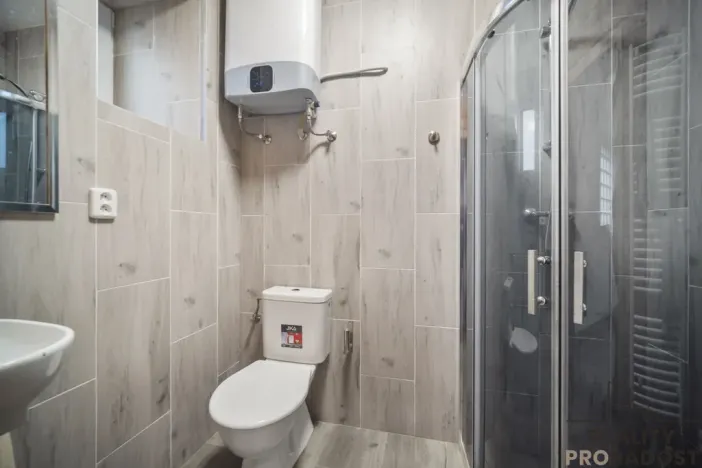 Pronájem skladu, Pardubice, V Uličce, 174 m2