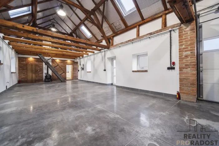 Pronájem skladu, Pardubice, V Uličce, 174 m2