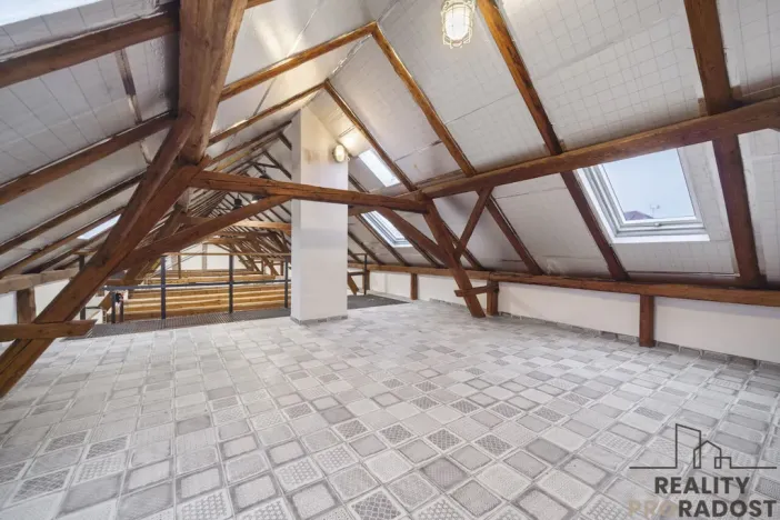 Pronájem skladu, Pardubice, V Uličce, 174 m2