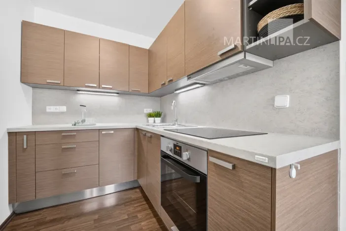 Prodej bytu 2+kk, Praha - Kobylisy, Famfulíkova, 43 m2