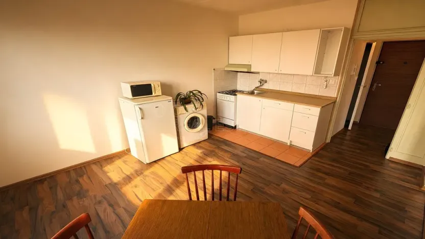 Pronájem bytu 1+1, Ostrov, Kollárova, 38 m2