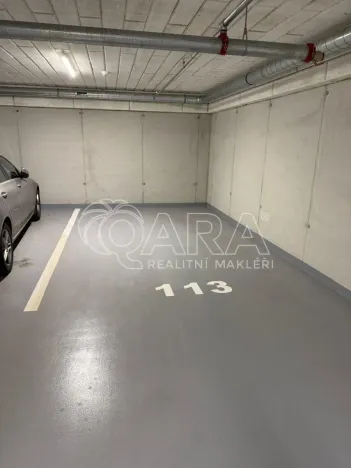 Pronájem garážového stání, Benešov, Suchánkova, 16 m2