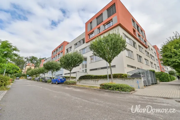 Prodej bytu 1+kk, Praha - Prosek, Nad šestikopy, 37 m2