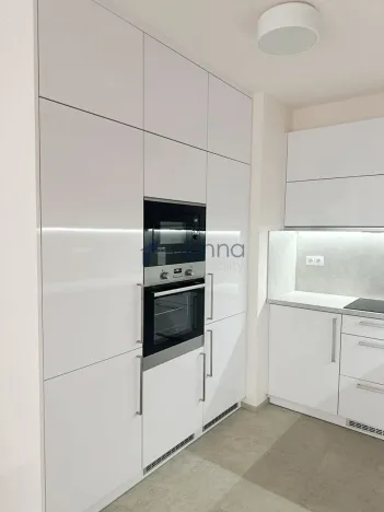 Pronájem bytu 2+kk, Praha, Křižíkova, 53 m2