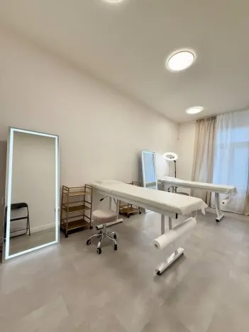 Pronájem obchodního prostoru, Praha - Vysočany, Trakční, 57 m2