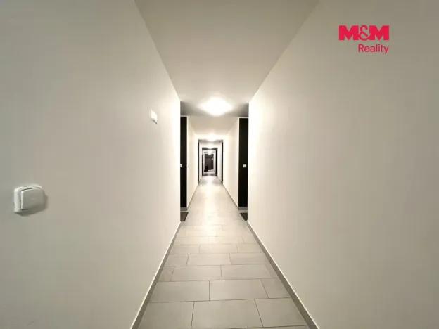 Pronájem bytu 1+kk, Praha - Dolní Měcholupy, Honzíkova, 28 m2