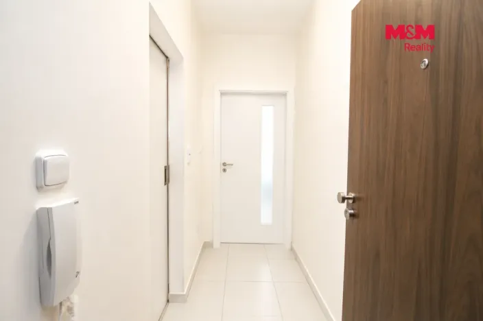 Pronájem bytu 1+kk, Praha - Dolní Měcholupy, Honzíkova, 28 m2
