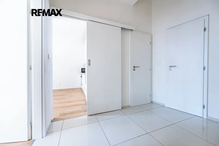 Pronájem bytu 2+kk, Praha - Nusle, Čestmírova, 43 m2