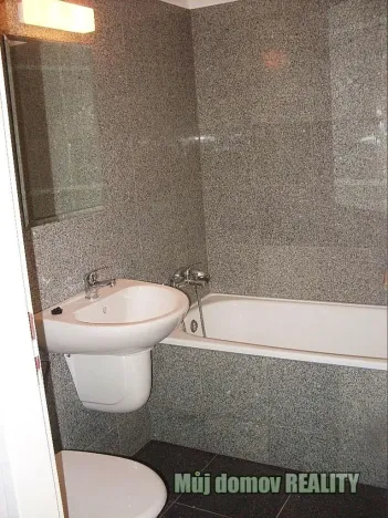 Pronájem bytu 2+kk, Praha - Vysočany, Freyova, 45 m2