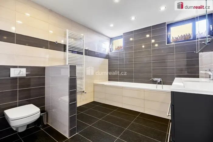 Prodej rodinného domu, Nová Role - Mezirolí, 136 m2