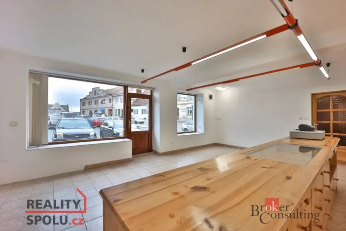 Pronájem obchodního prostoru, Libáň, náměstí Svobody, 100 m2