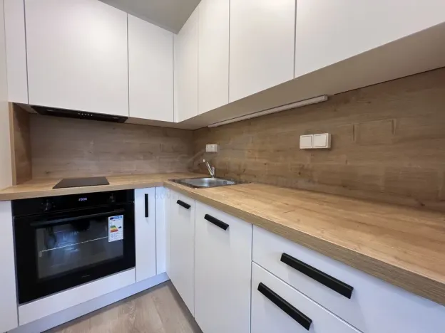 Pronájem bytu 1+kk, Praha - Smíchov, Plzeňská, 22 m2