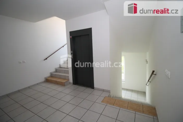 Pronájem bytu 1+1, Karlovy Vary - Doubí, Studentská, 50 m2
