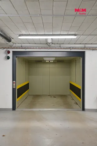 Pronájem garážového stání, Hradec Králové - Pražské Předměstí, 13 m2