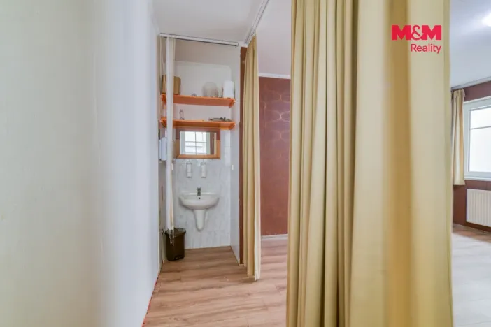 Pronájem obchodního prostoru, Mariánské Lázně, Hlavní třída, 35 m2