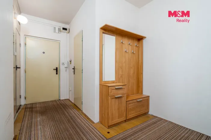 Prodej bytu 2+1, Hostinné, Sídliště, 68 m2