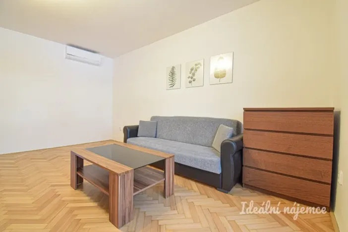 Pronájem bytu 1+1, Brno - Komárov, Studniční, 37 m2