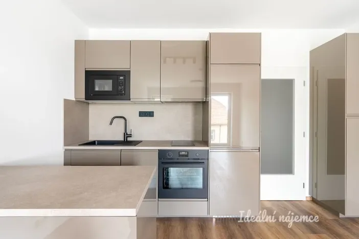 Pronájem bytu 1+kk, Praha - Čakovice, Danielova, 36 m2