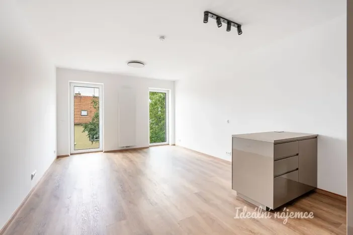 Pronájem bytu 1+kk, Praha - Čakovice, Danielova, 36 m2