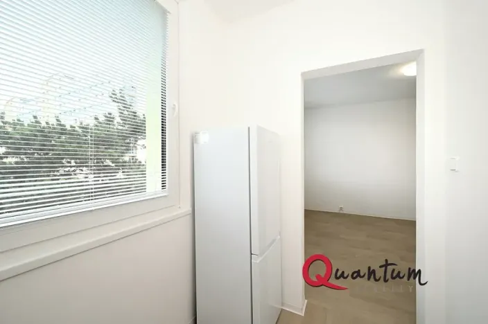 Pronájem bytu 1+kk, Praha - Troja, Sosnovecká, 28 m2