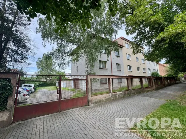 Prodej bytu 3+1, Plzeň - Jižní Předměstí, Brožíkova, 85 m2