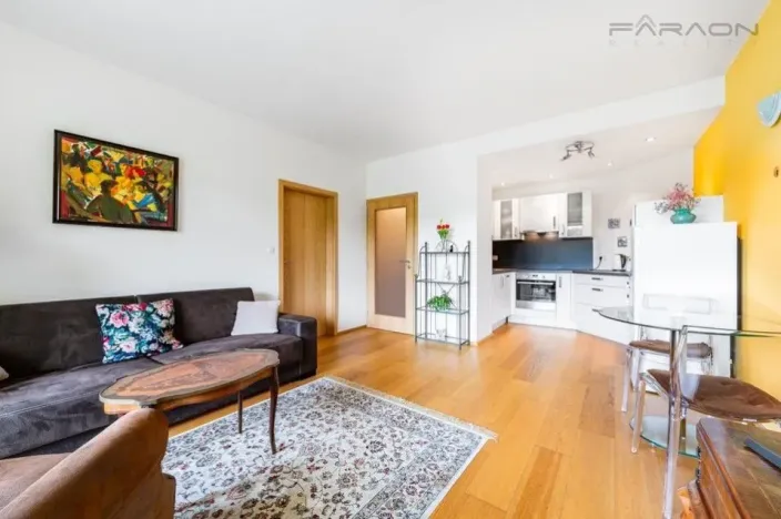 Pronájem bytu 2+kk, Praha - Hloubětín, Nademlejnská, 50 m2